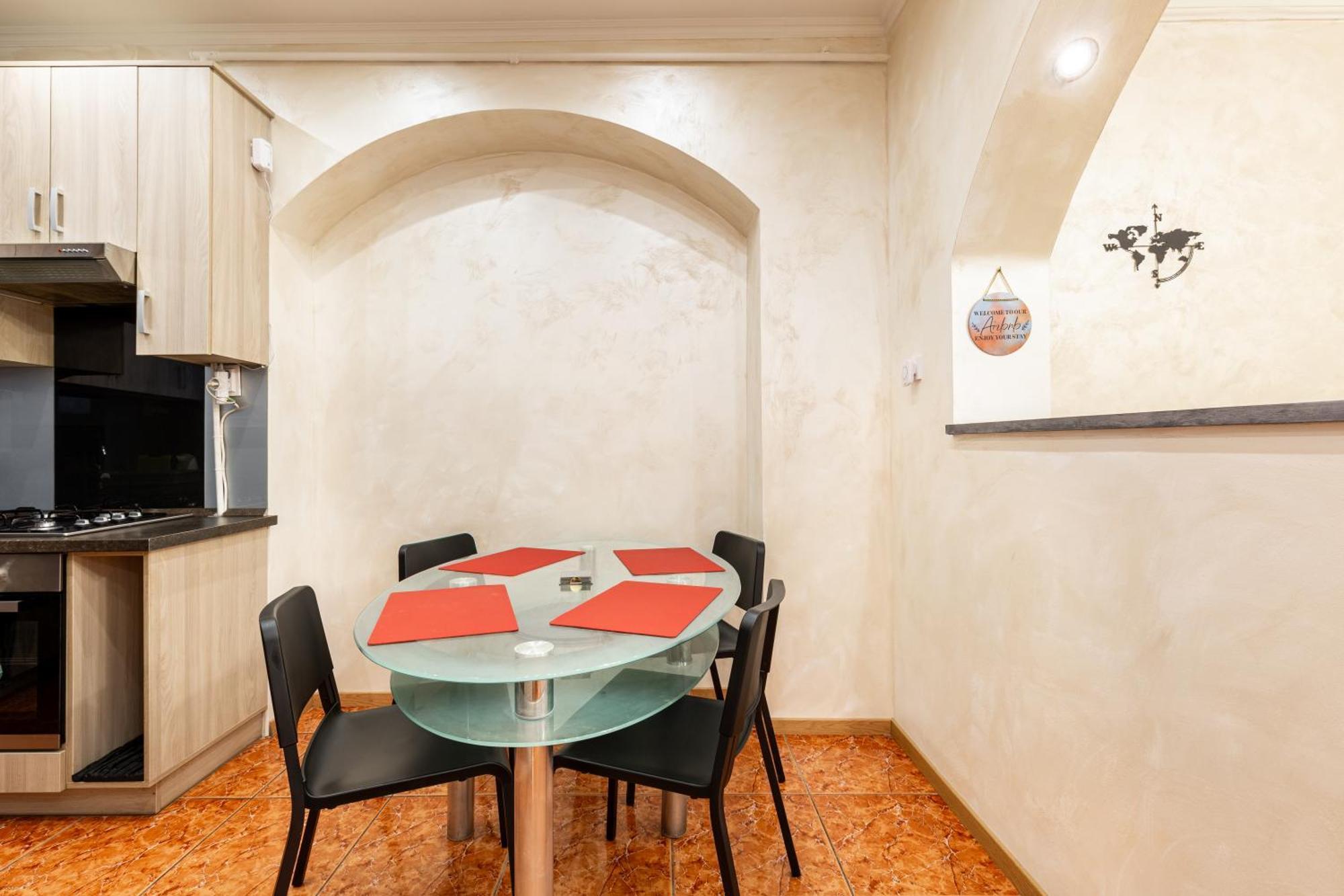 דירות בודפשט Mari&Emi Flat In Corvin מראה חיצוני תמונה